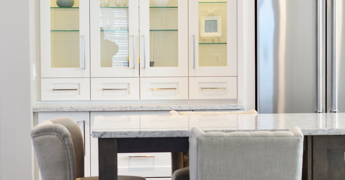 Functional Yet Fashionable: Practicality of Retro Refrigerators in Family Kitchens